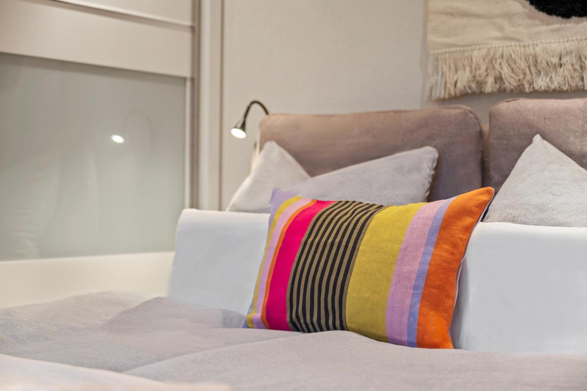 Edler Wohnraum Schwanenteich-Suite Mit Balkon, Kaffeevollautomat, Lift & Parkplatz Τσβικάου Εξωτερικό φωτογραφία
