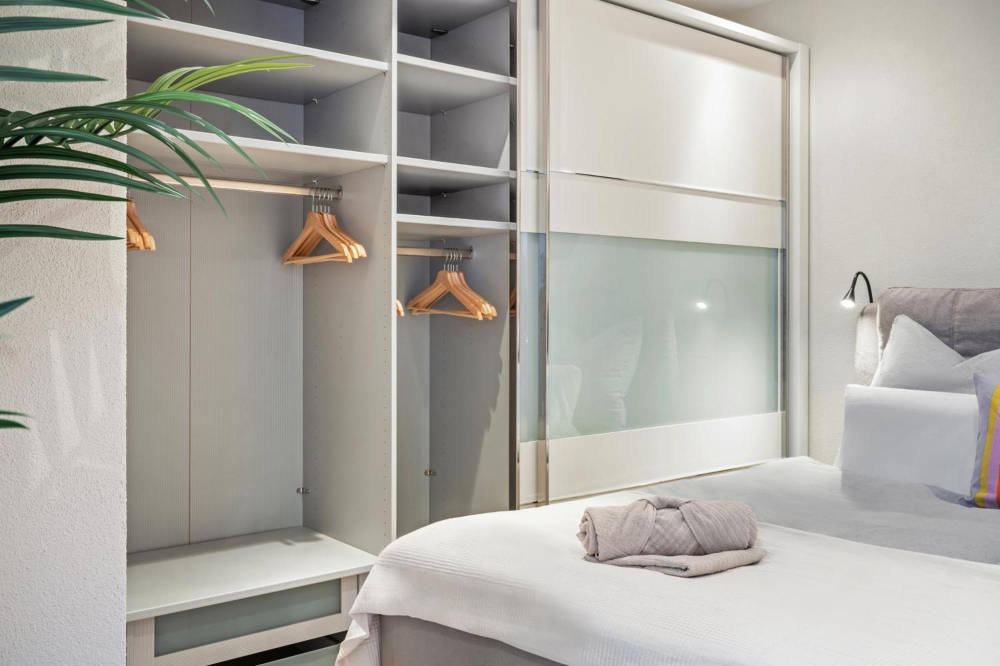 Edler Wohnraum Schwanenteich-Suite Mit Balkon, Kaffeevollautomat, Lift & Parkplatz Τσβικάου Εξωτερικό φωτογραφία