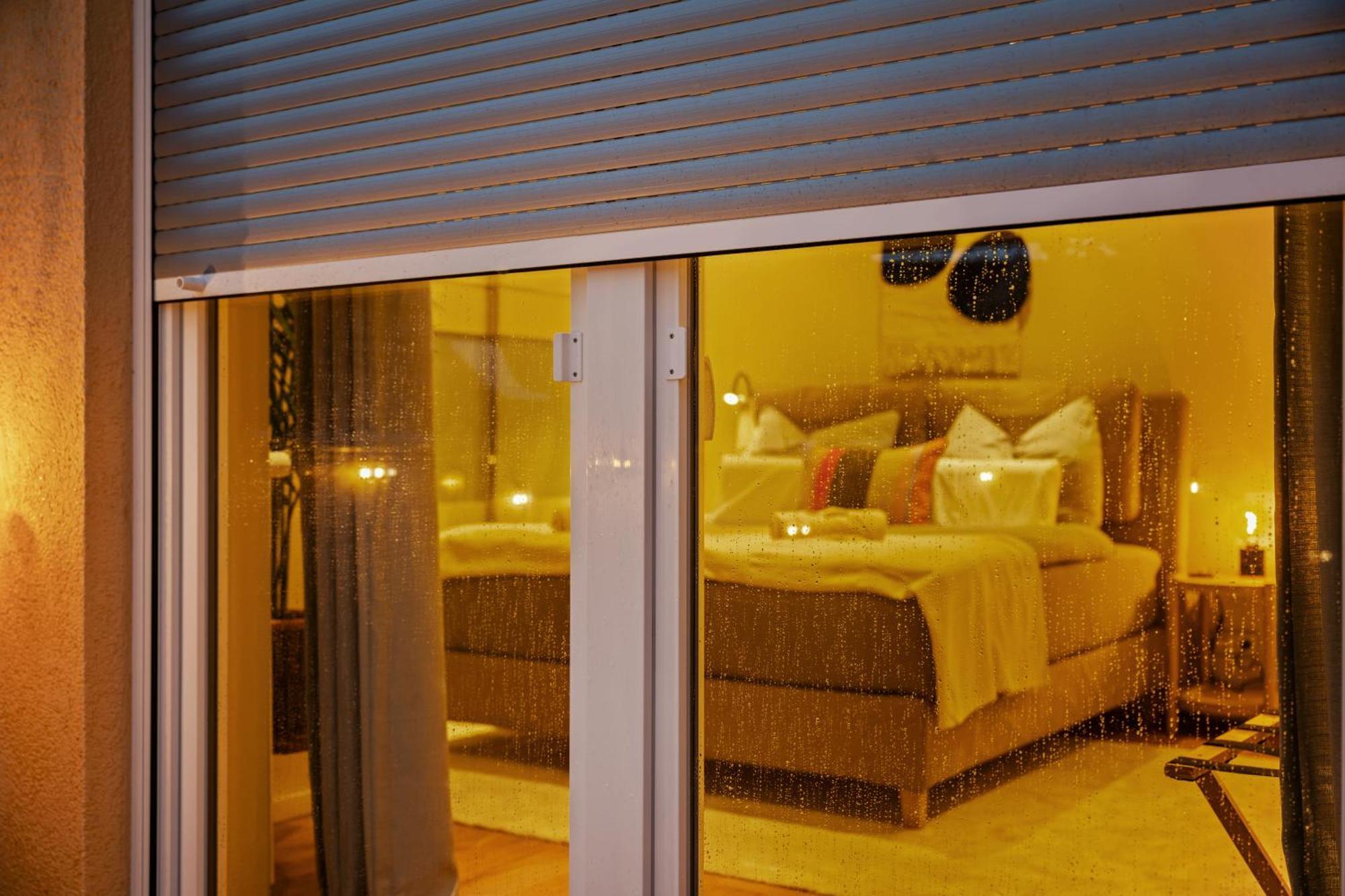 Edler Wohnraum Schwanenteich-Suite Mit Balkon, Kaffeevollautomat, Lift & Parkplatz Τσβικάου Εξωτερικό φωτογραφία
