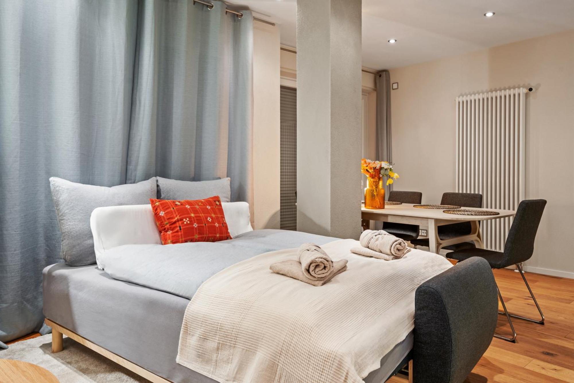 Edler Wohnraum Schwanenteich-Suite Mit Balkon, Kaffeevollautomat, Lift & Parkplatz Τσβικάου Εξωτερικό φωτογραφία